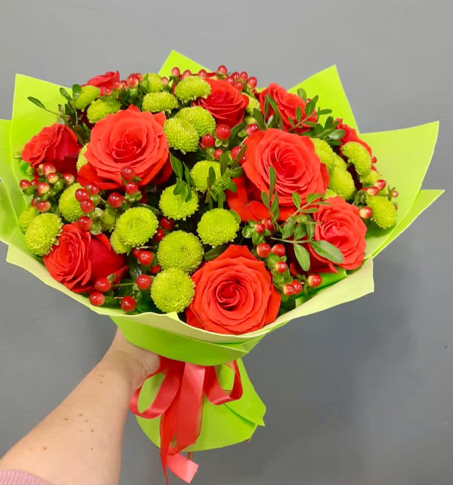 Букет цветов из: Хризантемы и Розы в Красном Яре Омской области