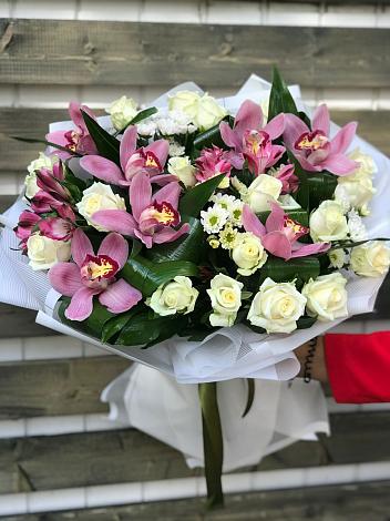 Букет цветов из: Розы и Хризантемы в Красном Яре Омской области