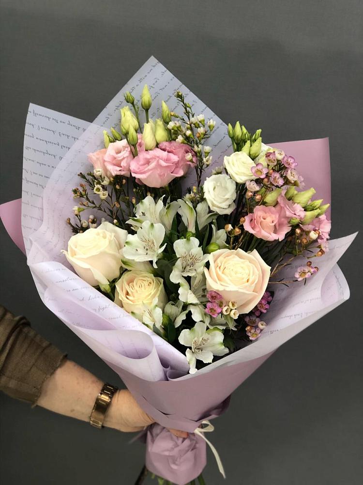 Букет цветов из: Альстромерии, Розы и Лизиантусы в Красном Яре Омской области