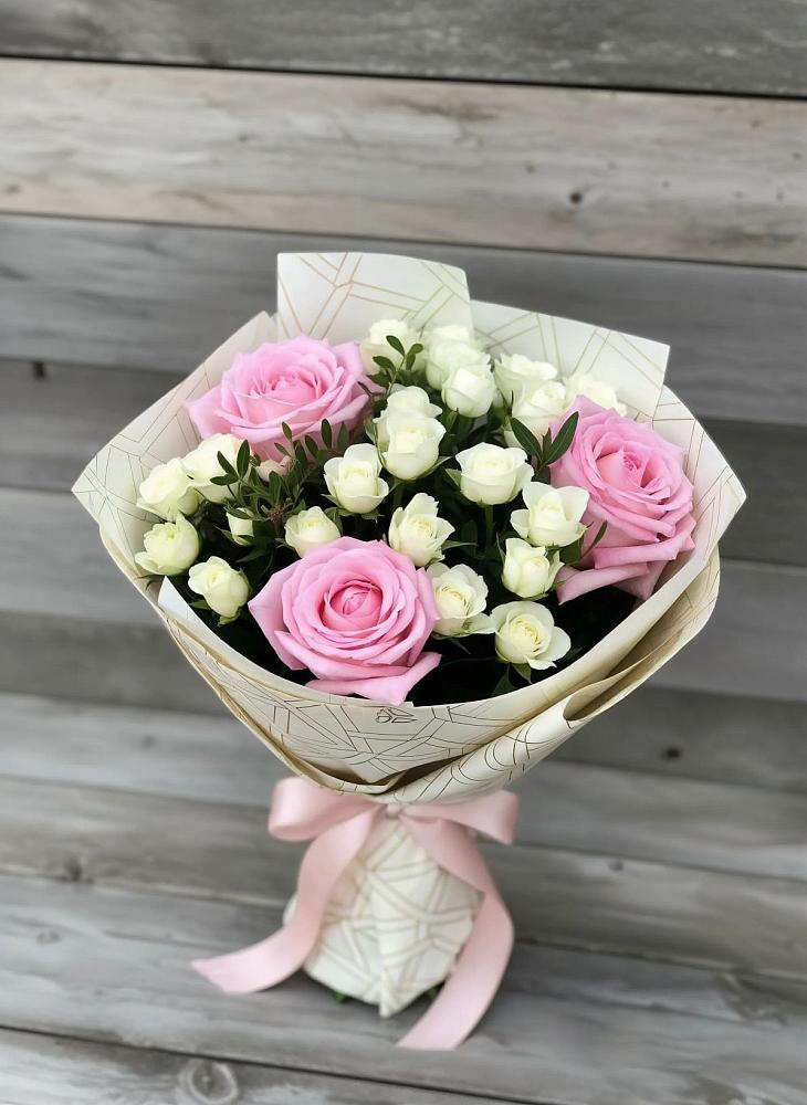 Букет цветов из: Розы в Красном Яре Омской области