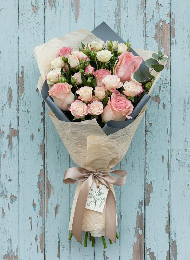 Букет цветов из: Розы в Красном Яре Омской области