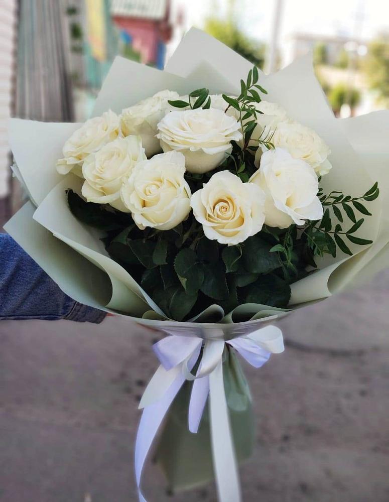 Букет Белые розы Проуд в Красном Яре Омской области