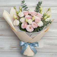 Букет цветов из:  Лизиантусы в Красном Яре Омской области