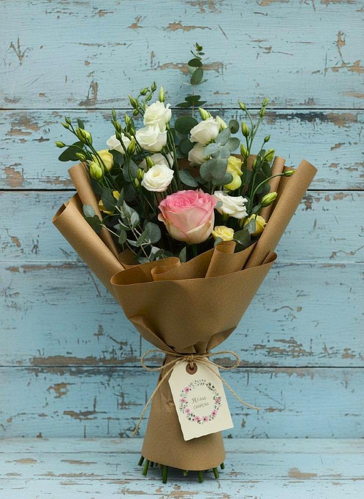 Букет цветов из: Розы и Лизиантусы в Красном Яре Омской области