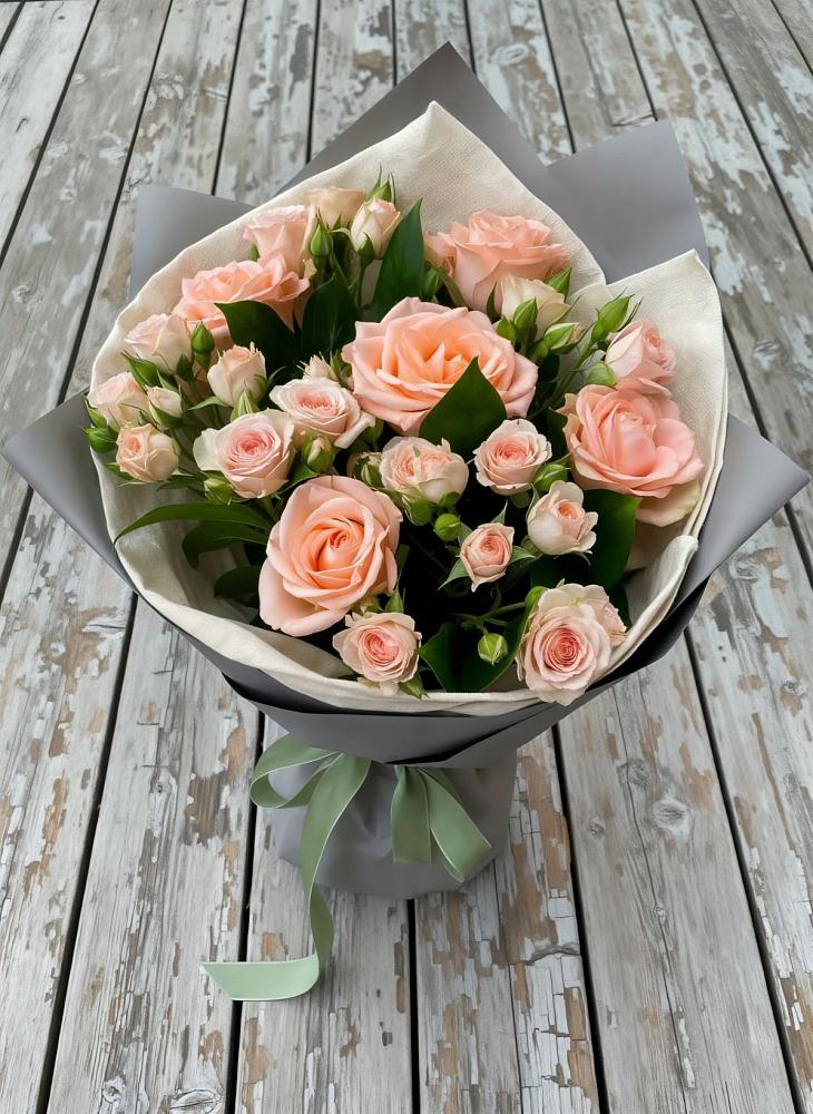 Букет цветов из: Розы в Красном Яре Омской области