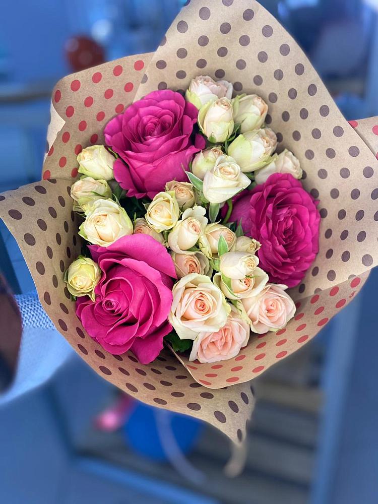 Букет цветов из: Розы в Красном Яре Омской области