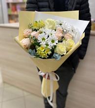 Букет цветов из:  Альстромерии, Розы и Хризантемы в Красном Яре Омской области
