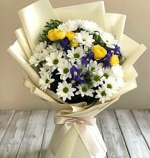 Букет цветов из:  Ирисы, Хризантемы и Розы в Красном Яре Омской области