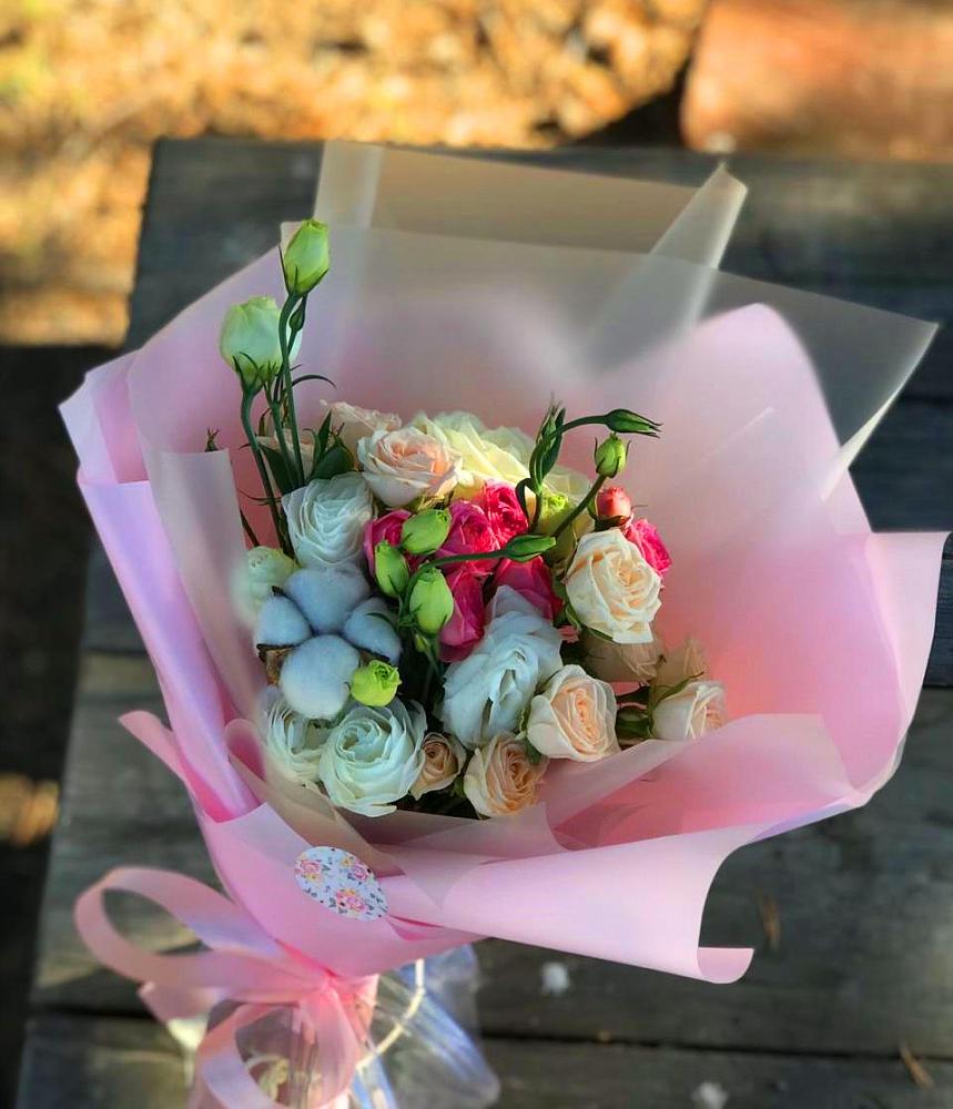 Букет цветов из: Розы и Лизиантусы в Красном Яре Омской области