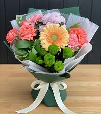 Букет цветов из:  Гвоздики, Розы, Герберы и Хризантемы в Красном Яре Омской области