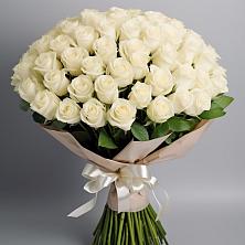 Букет 101 беля роза Белоснежка в Красном Яре Омской области