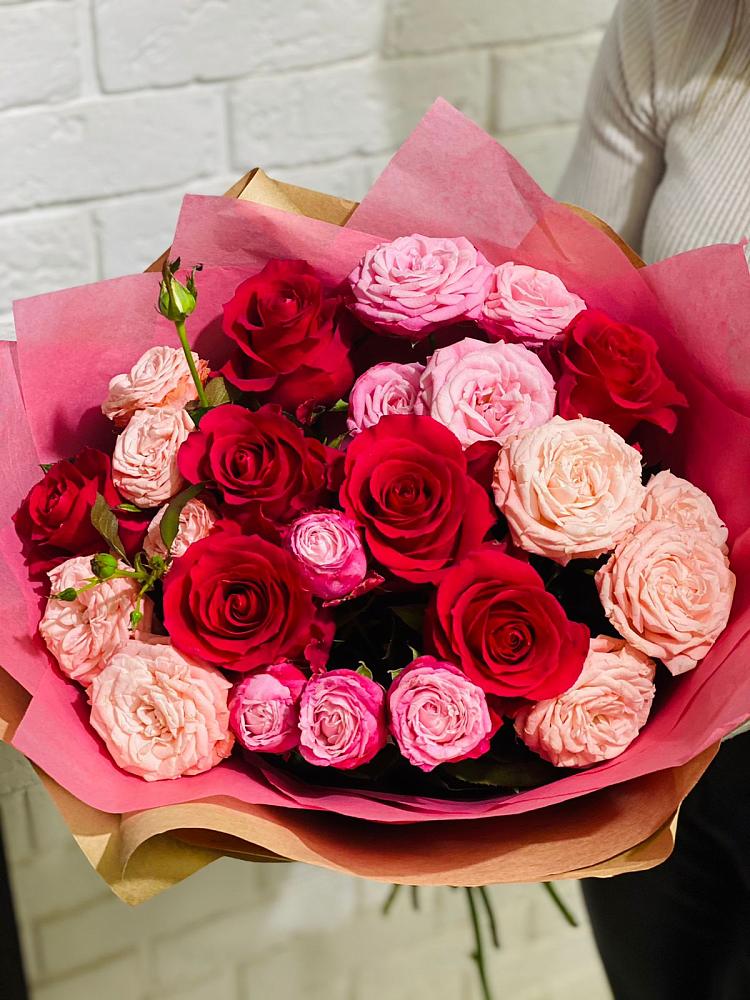 Букет цветов из: Розы в Красном Яре Омской области