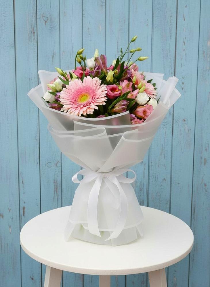 Букет цветов из: Герберы, Альстромерии и Лизиантусы в Красном Яре Омской области