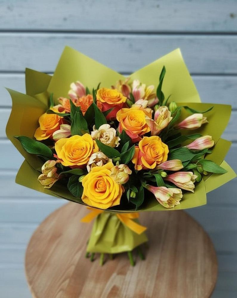 Букет цветов из: Альстромерии и Розы в Красном Яре Омской области