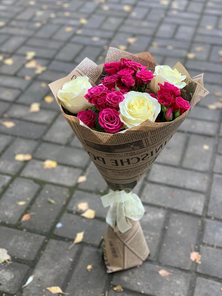 Букет цветов из: Розы в Красном Яре Омской области