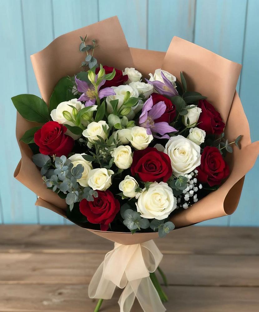 Букет цветов из: Розы и Альстромерии в Красном Яре Омской области