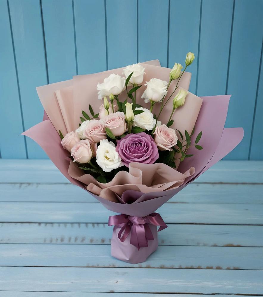 Букет цветов из: Розы и Лизиантусы в Красном Яре Омской области